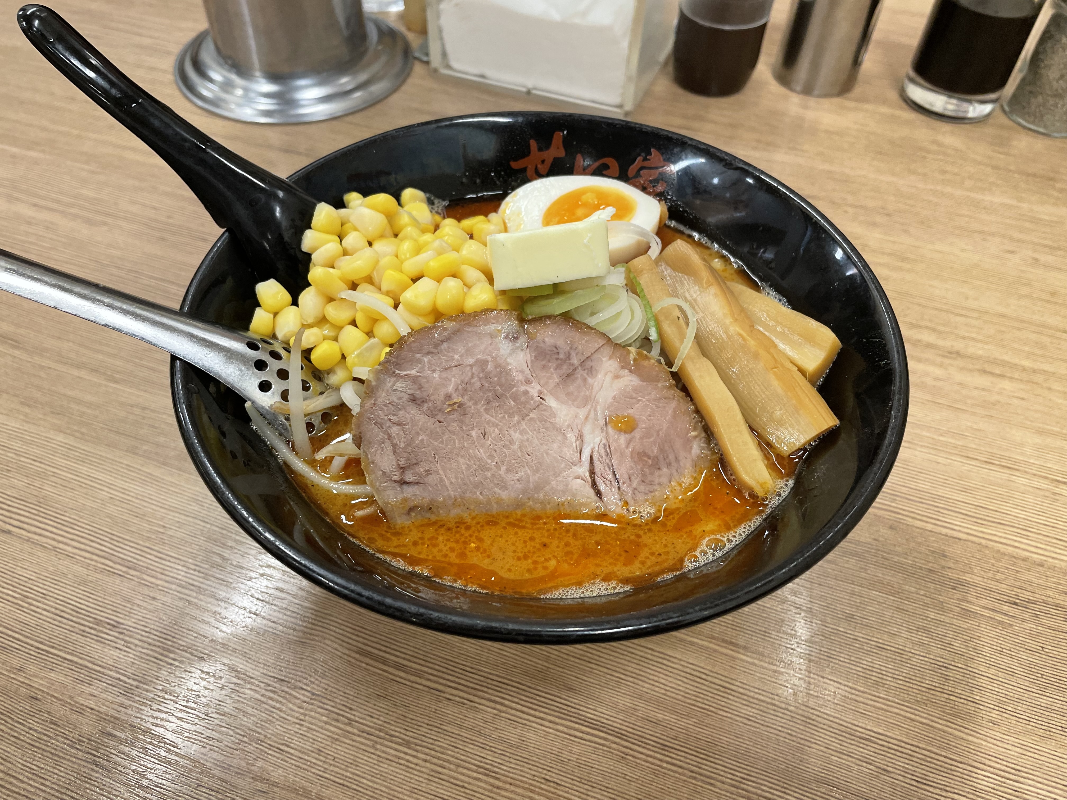 家系ラーメン店のキッチン・ホールスタッフ/正社員 0